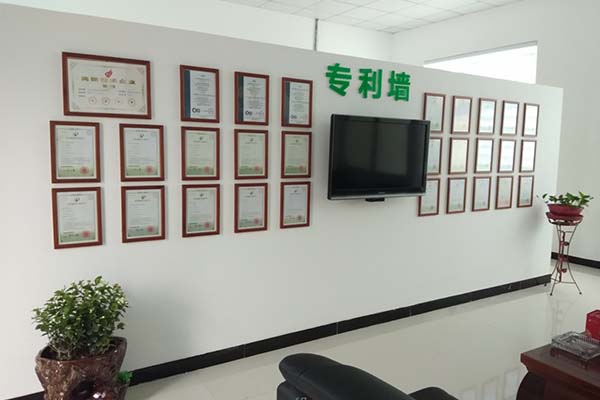 新乡菠菜担保网养护装备有限公司**墙